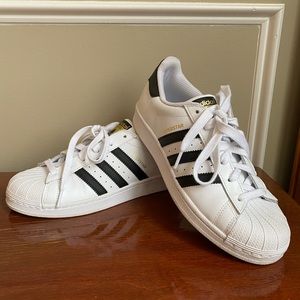 Woman’s Adidas Superstar Size 6.5